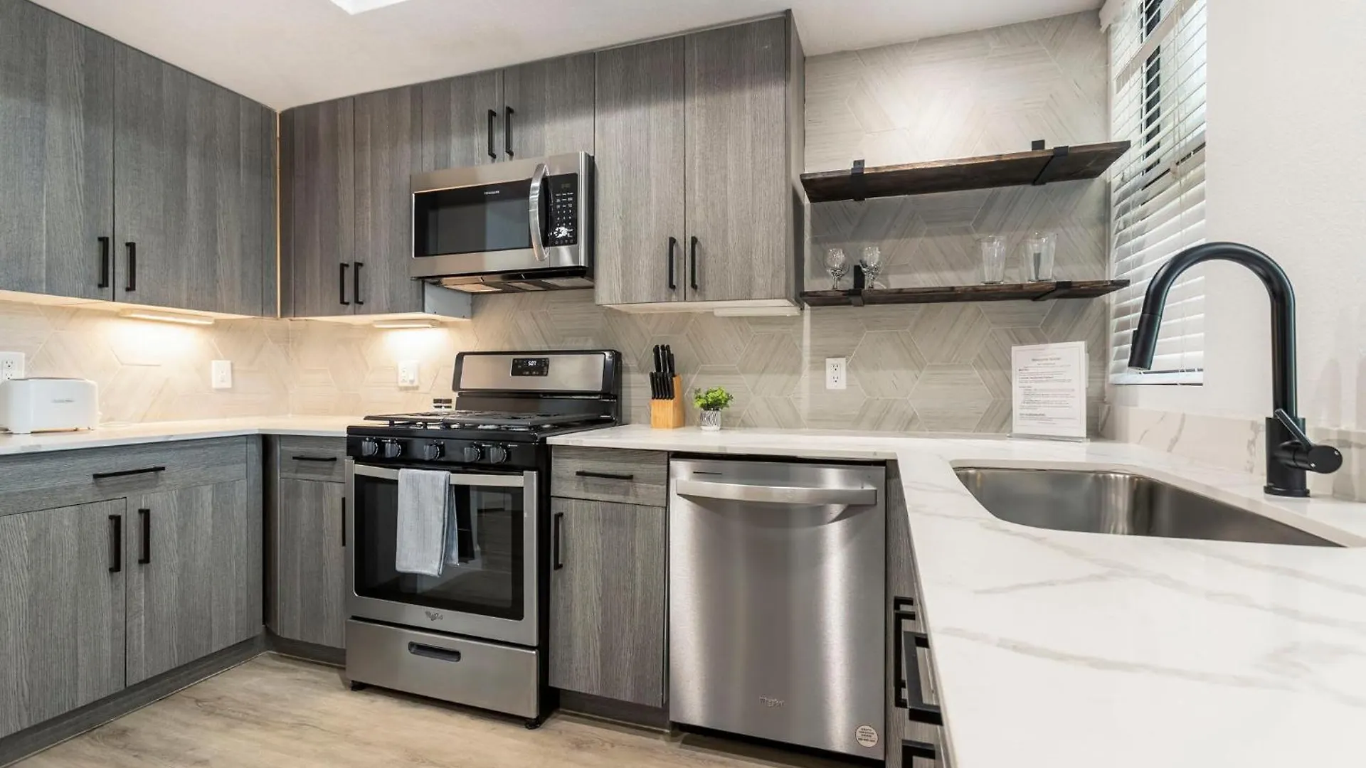 2Br Cozysuites At Kierland Commons With Pool #11 Σκότσντεϊλ 0*,  Ηνωμένες Πολιτείες της Αμερικής